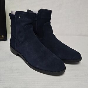 Very Volatile Jericho Woman's Ankle Boots Size 8 Color Navy Leather, Side Zipper